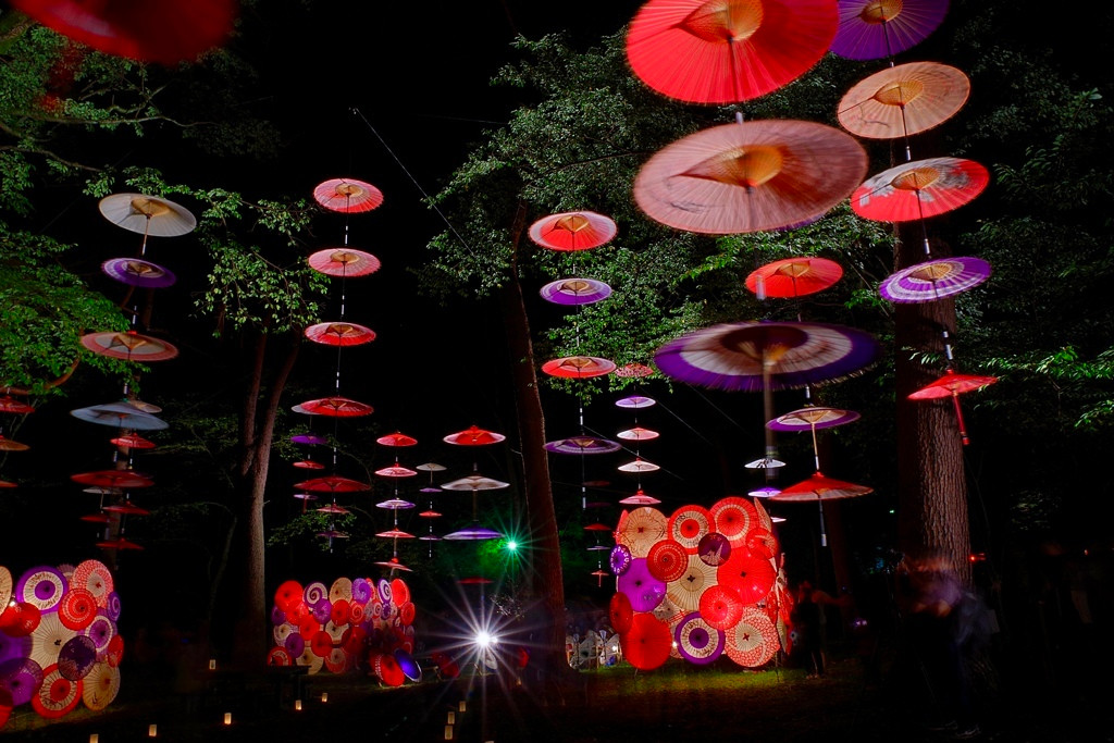 秋の紅葉に染まる鬼怒川温泉