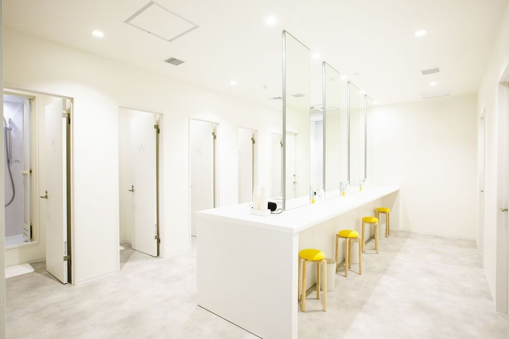 バスルームのシャワー