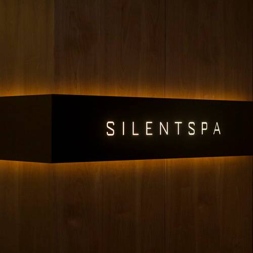 2つの大浴場で
心静かな癒しの時を / 3