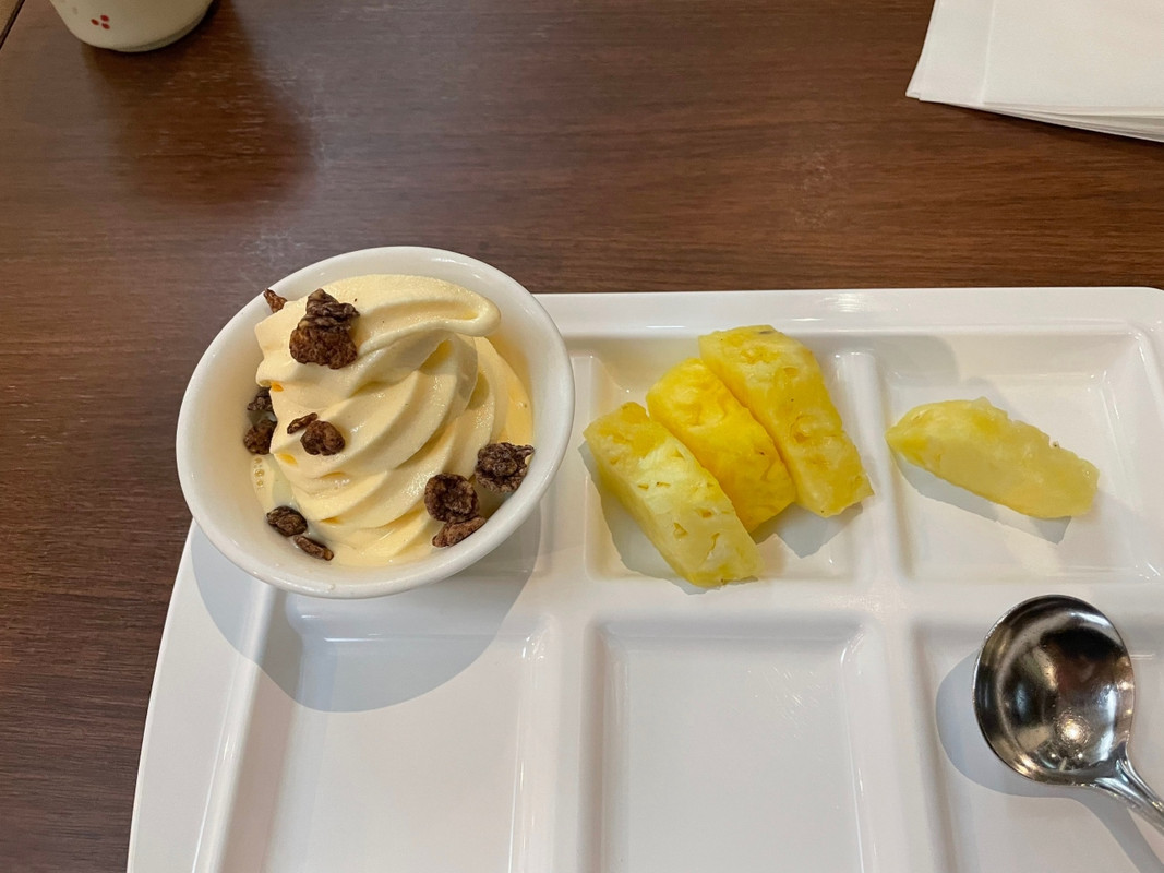 パイナップルとアイスが美味い