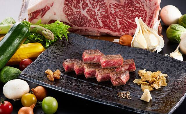 鉄板焼き やまなみ① / 1