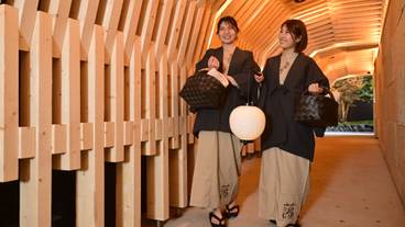 ホテルの浴衣と貸出しの提灯 / 1