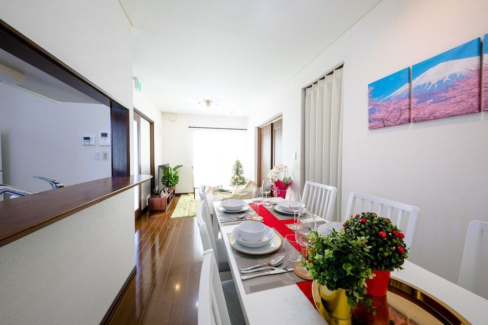 客室内のダイニングエリア