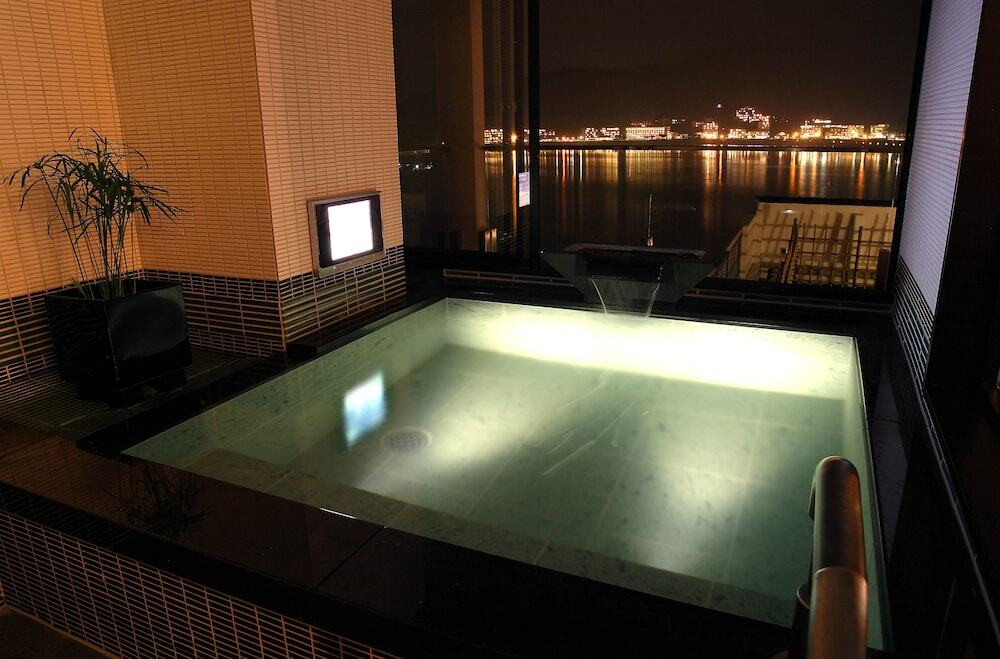 半露天風呂付和モダン特別室 凛②