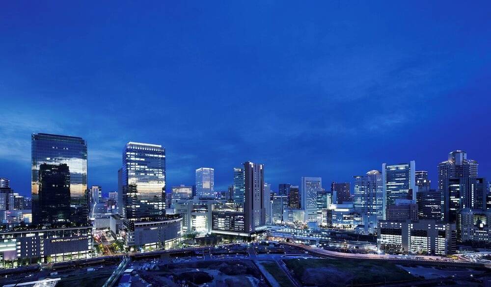 大阪摩天楼を見て
夜景に心奪われる / 2