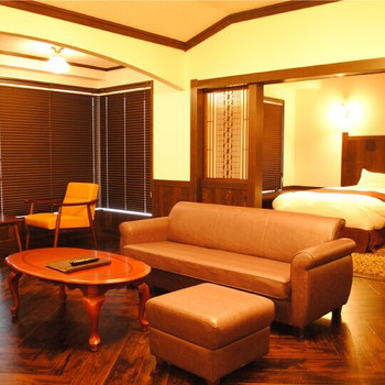 歴史を感じる和の趣とモダンが調和する心地よい室内3701848