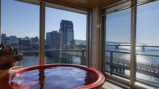 [湖側] 23年3月リニューアル - 4階·展望風呂付きツインルーム 禁煙