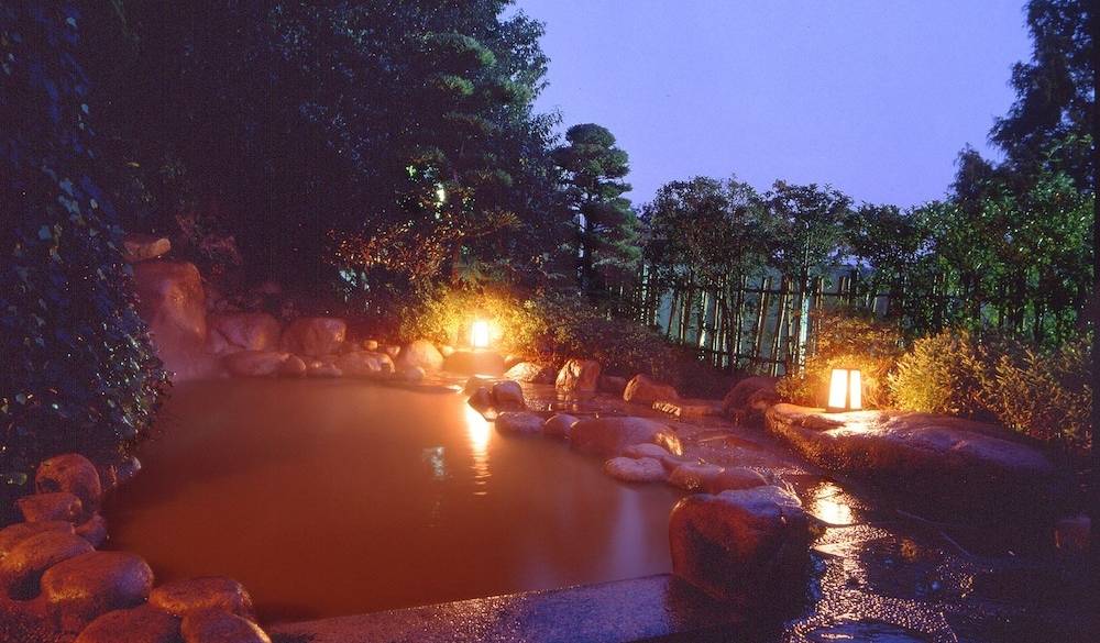 夜の露天風呂の雰囲気 / 1
