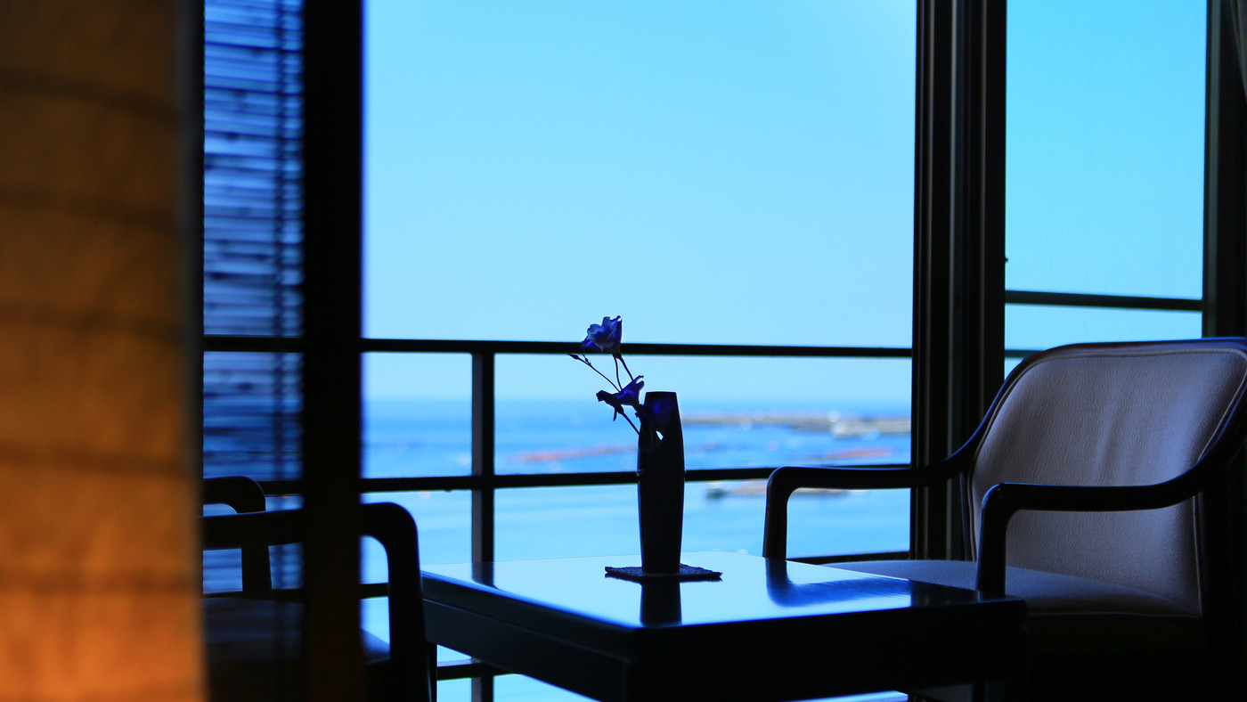 温泉旅行に行く夫婦