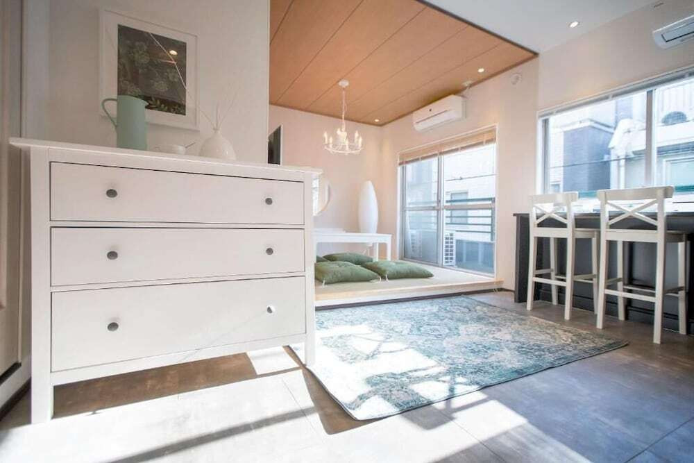 客室内のダイニングエリア