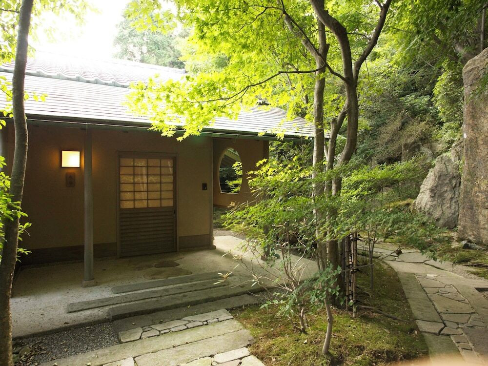 2階建て離れ「和洋室」エントランス