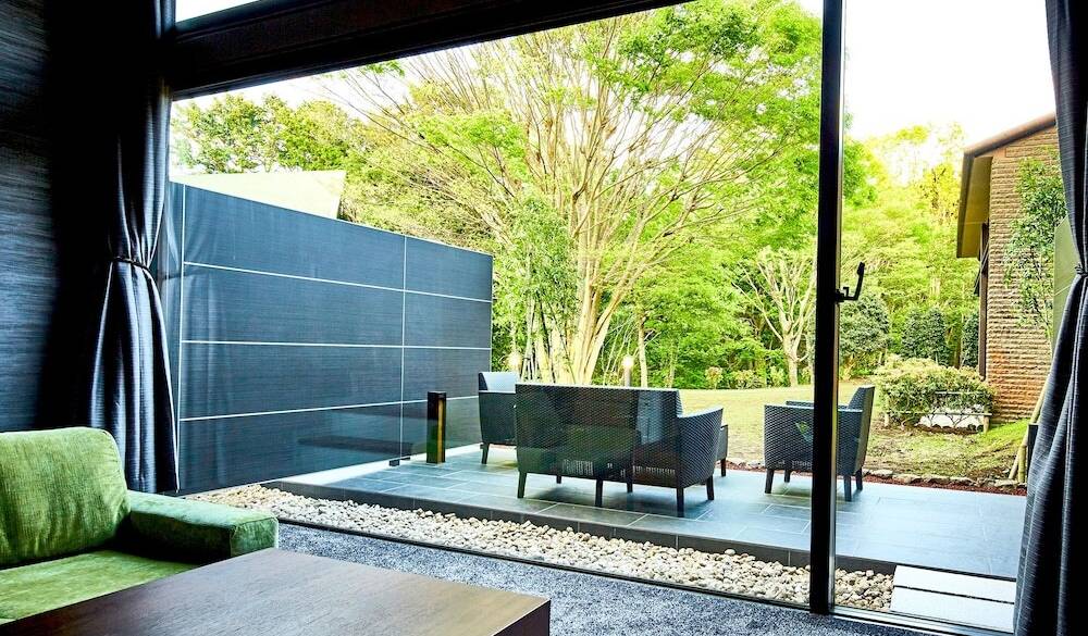 温泉露天風呂付きメゾネット① / 2