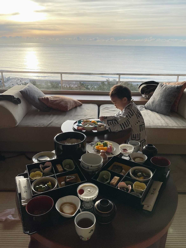 朝食とお部屋からの景色