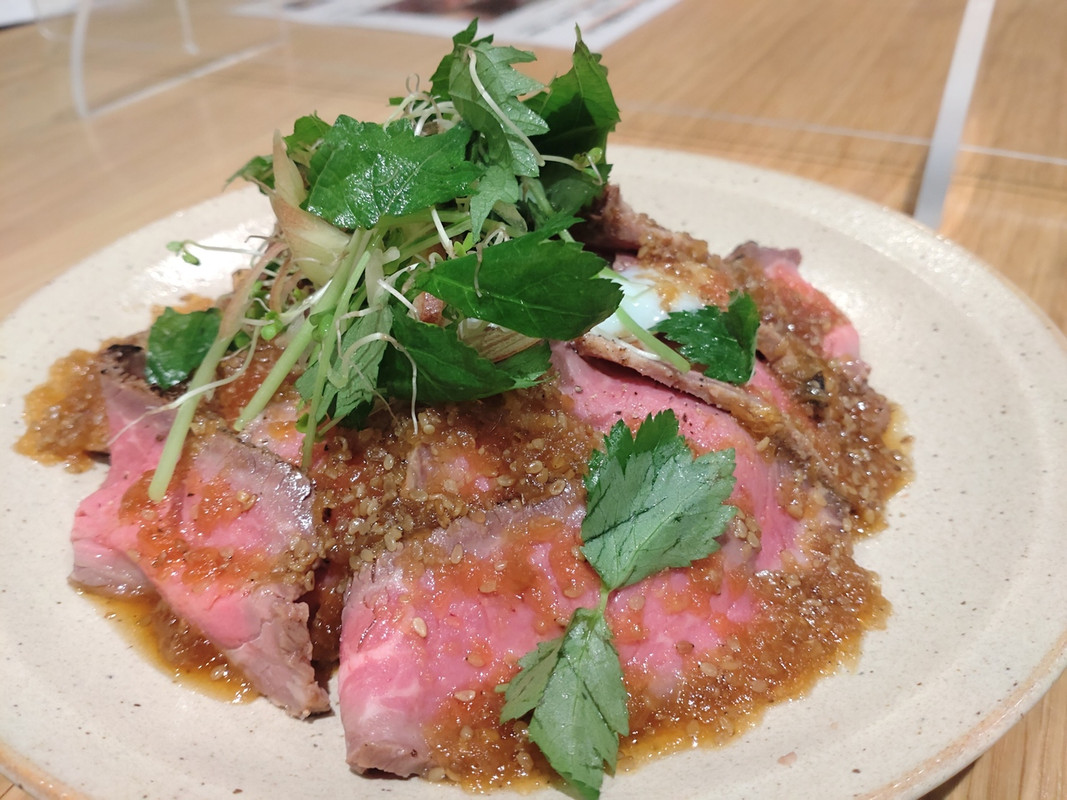 夕食２　ローストビーフ丼