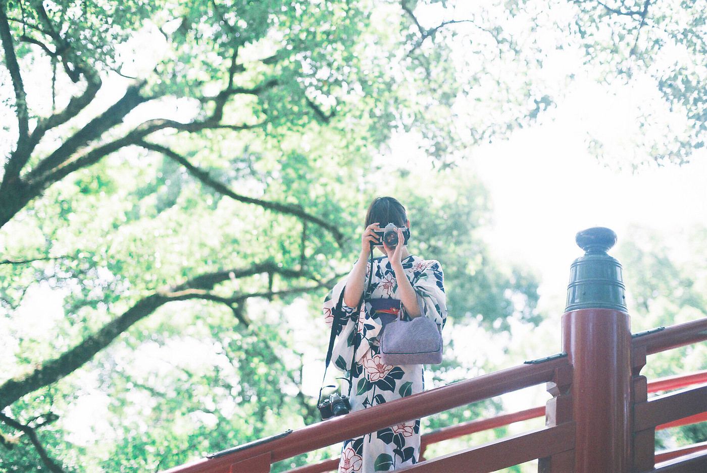 観光 女性 広島平和記念公園