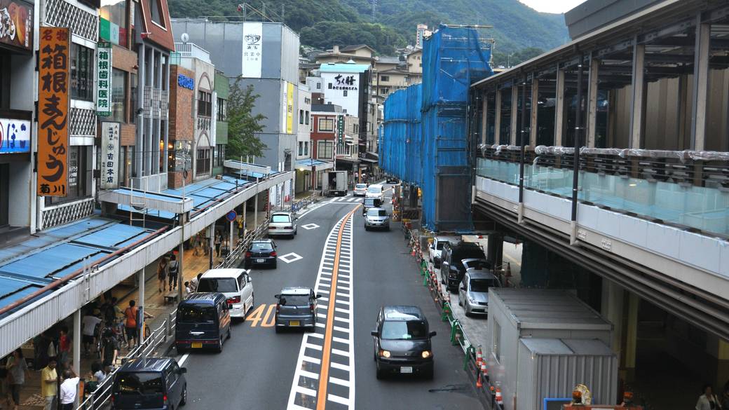 ドライブしながら
箱根湯本駅に向かう / 1