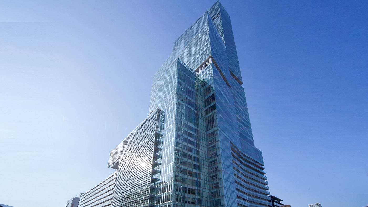 ラグジュアリーな雰囲気と眺望が自慢の「天空のホテル」4088831