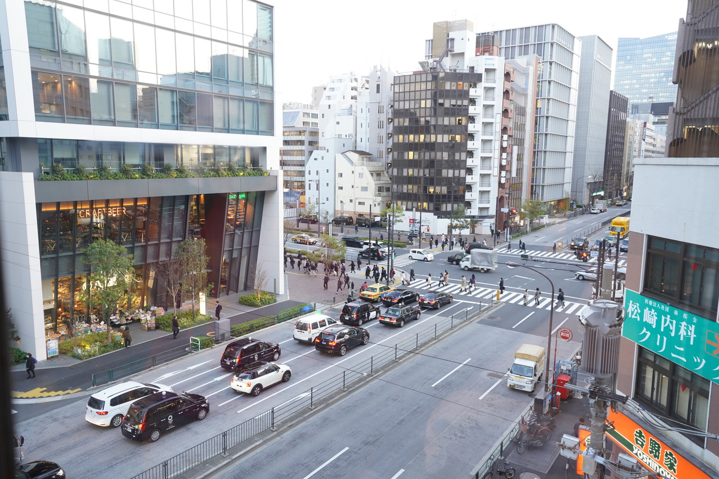 シックな雰囲気でくつろげるお部屋へ2138313