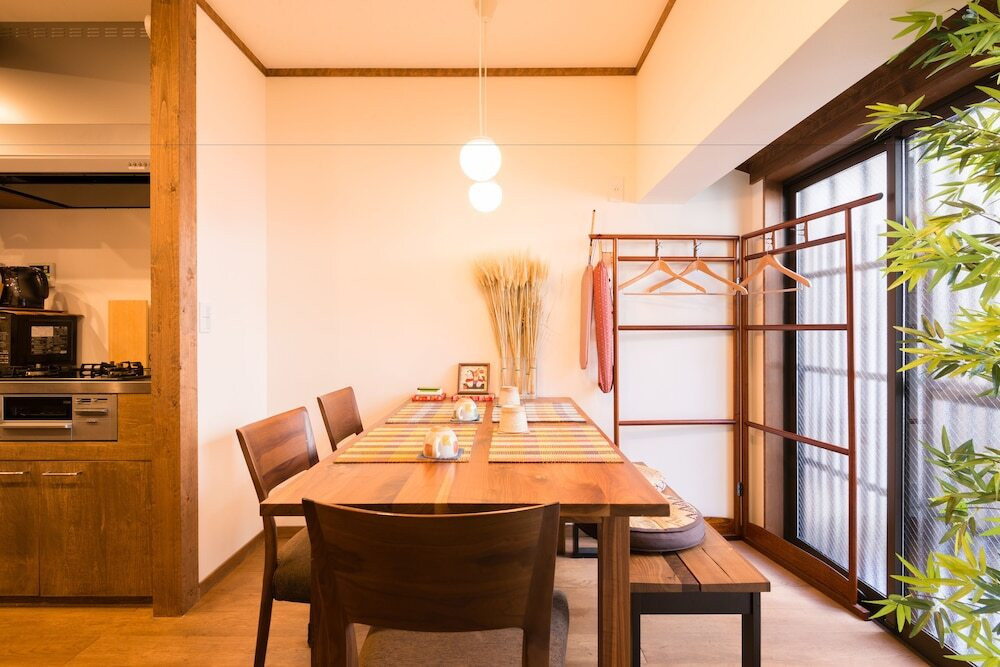 客室内のダイニングエリア