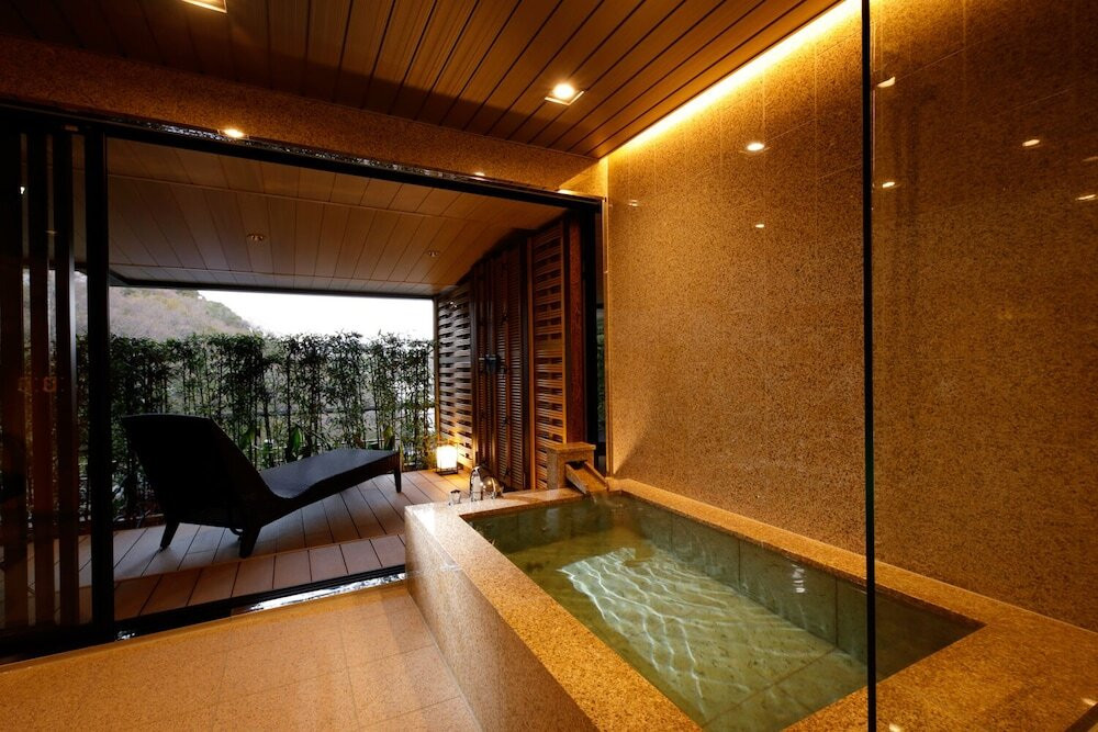 西館/貴賓室 吉兆の銀泉露天風呂①