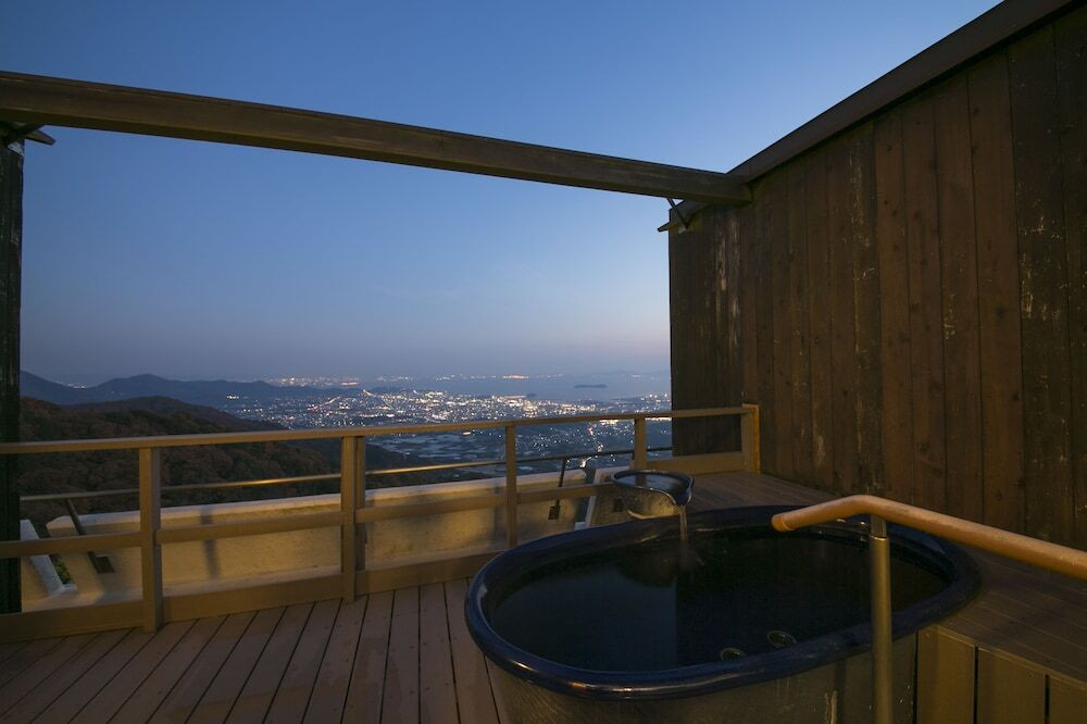 海を眺めて極楽気分♪絶景の展望露天風呂が名物3387886