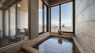 半露天風呂付き和洋室　1F