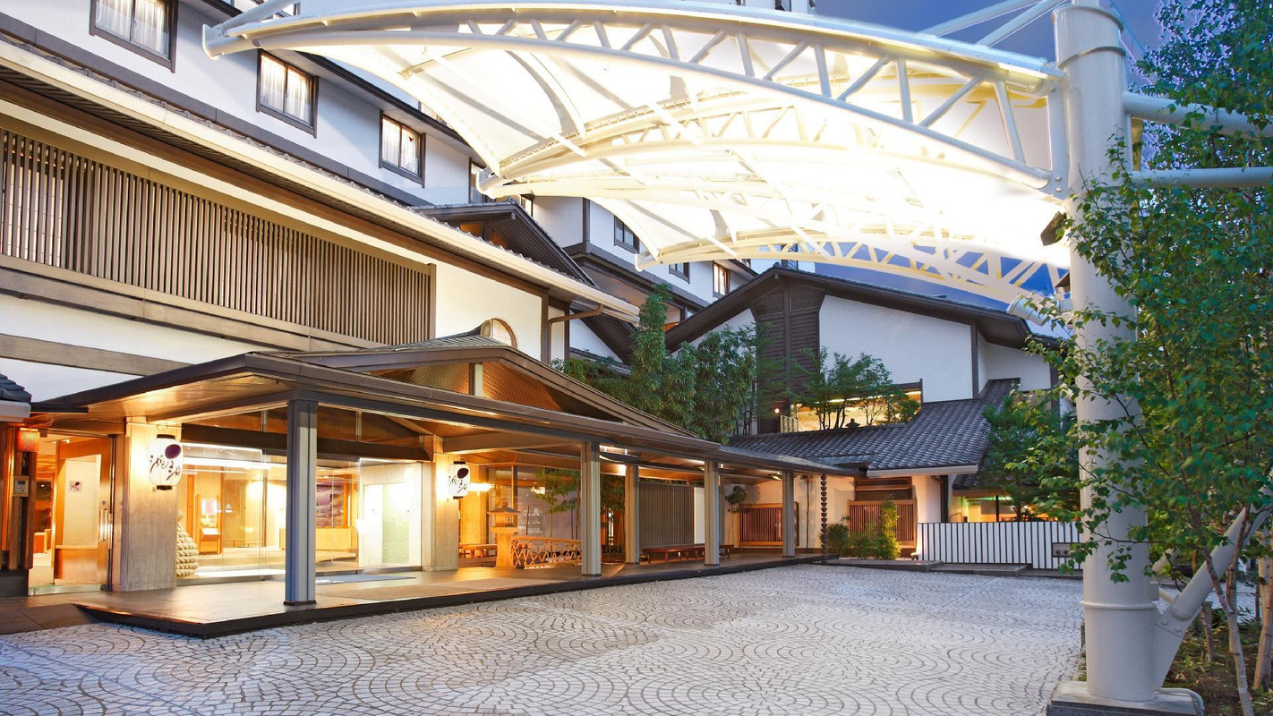 外観 エントランスの車寄せ