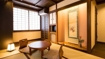 客室内のダイニングエリア / 33