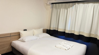 ダブルルーム 禁煙 18平米