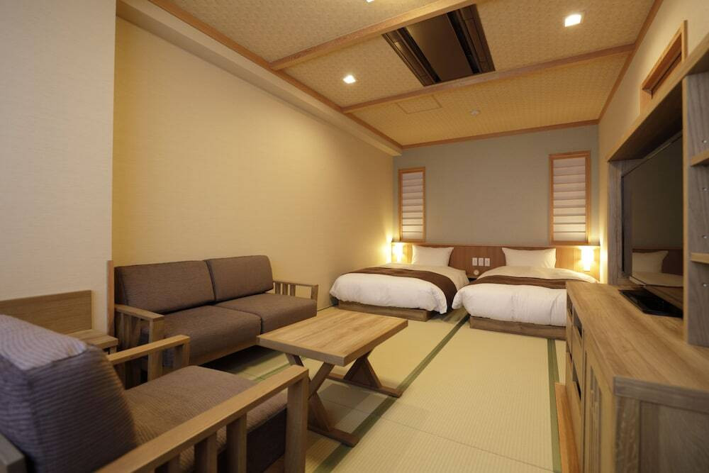 木のぬくもりを感じる落ち着いた客室でまったり3390968