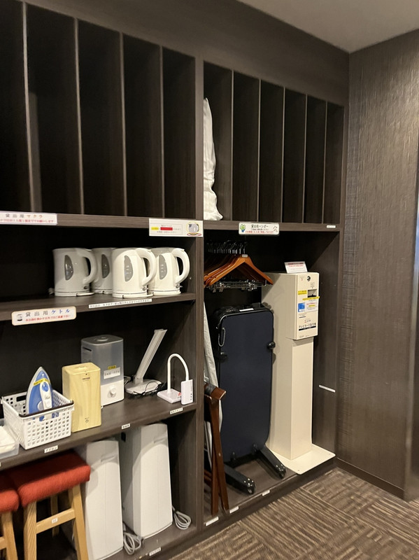 エレベーター前の備品コーナー。利用していいようです。