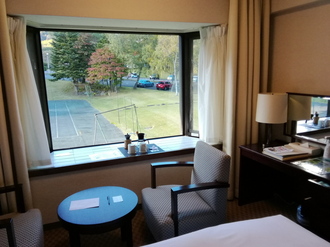 部屋からは紅葉の絶景が