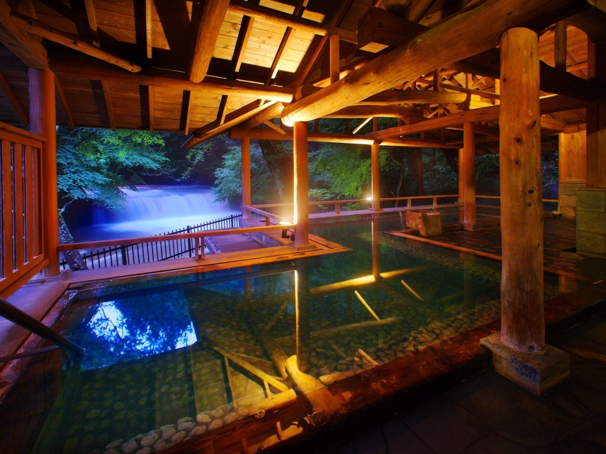 坂上田村麻呂も入浴!世のちり洗う四万温泉3672406