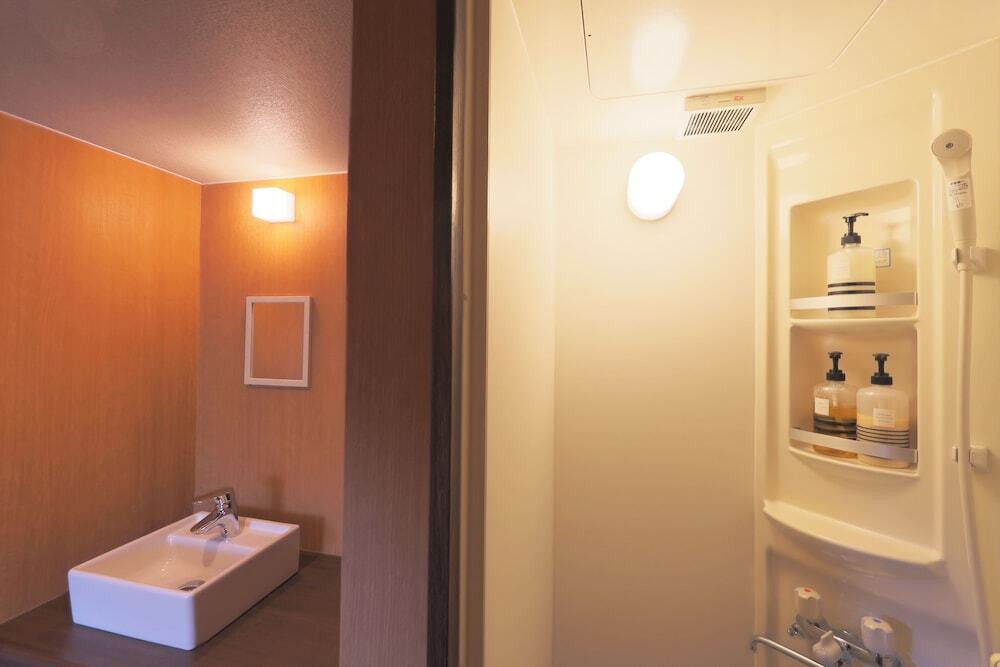 バスルームのシャワー