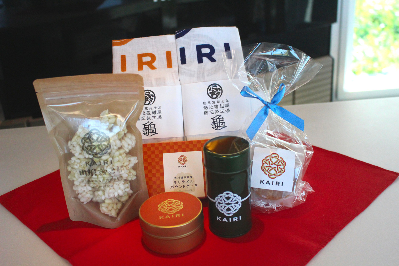 列車旅が終わる前に、オリジナルグッズも手に取って。1981548