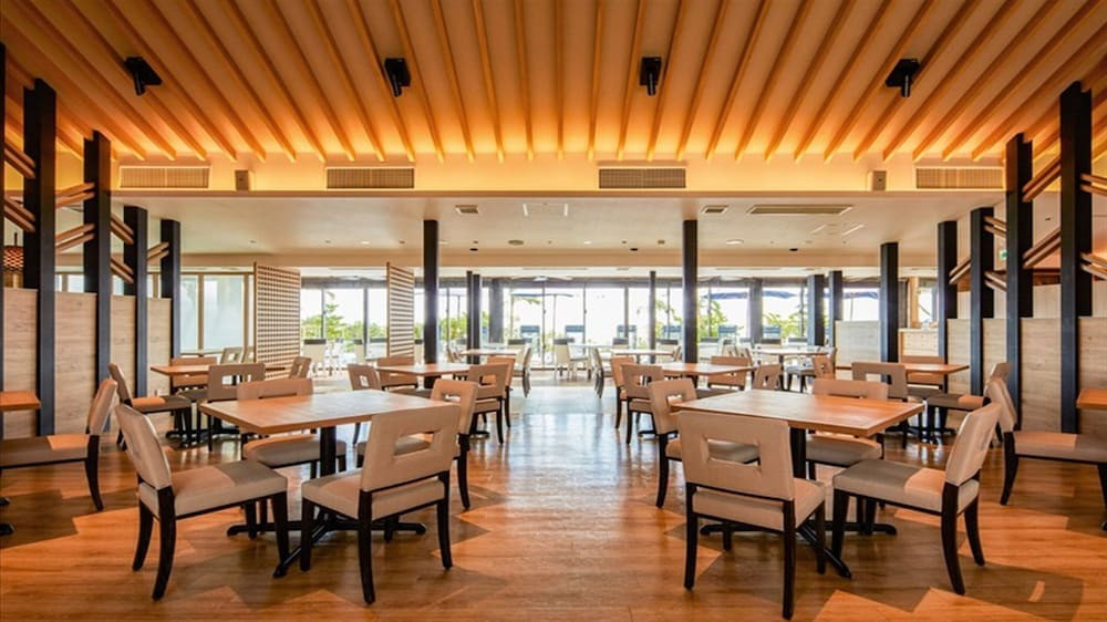 ホテル内レストラン「コーラルブルー」