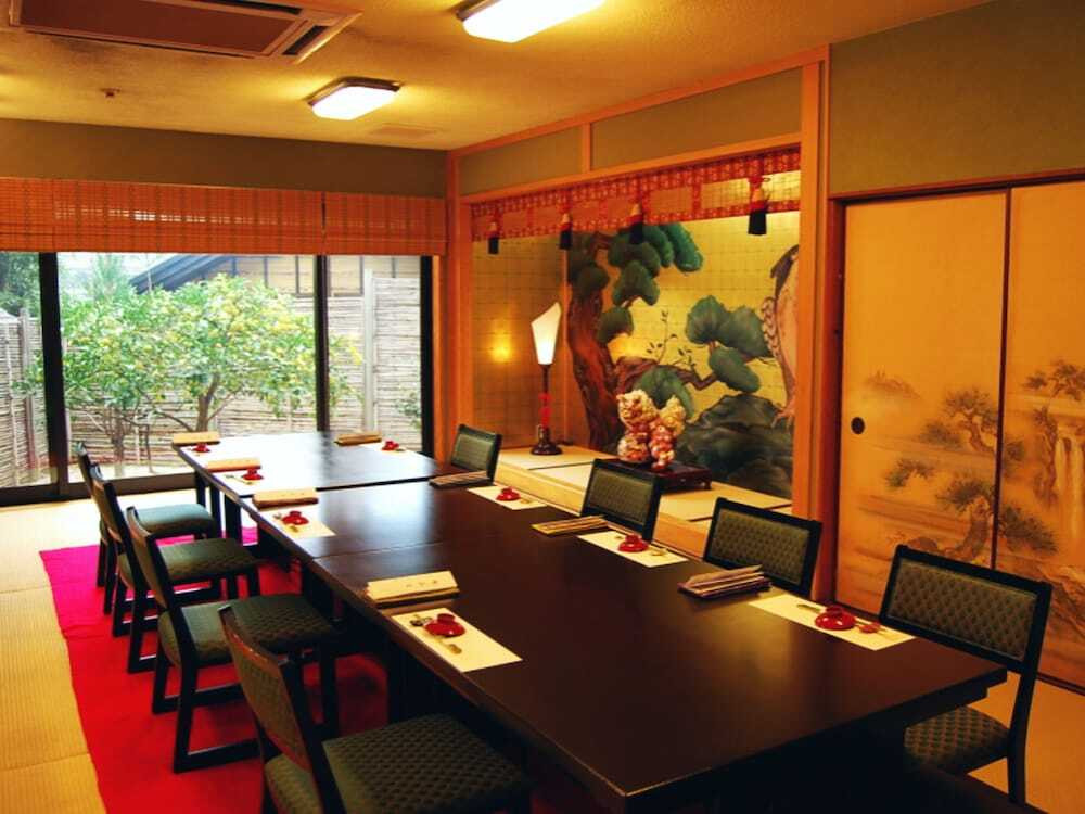 個室の料亭で優雅にお食事♪4254982