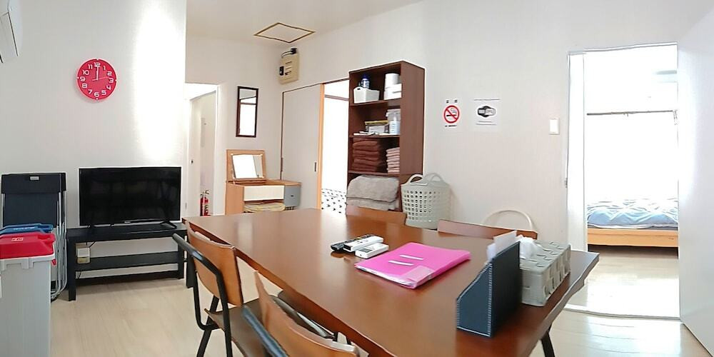 客室内のダイニングエリア