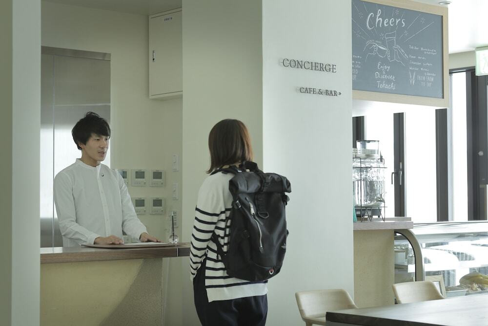 チェックイン / チェックアウト キオスク