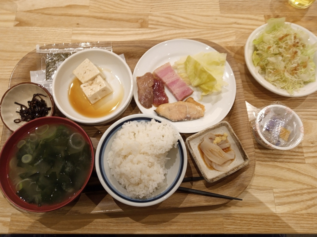 イカ刺しも出た朝食