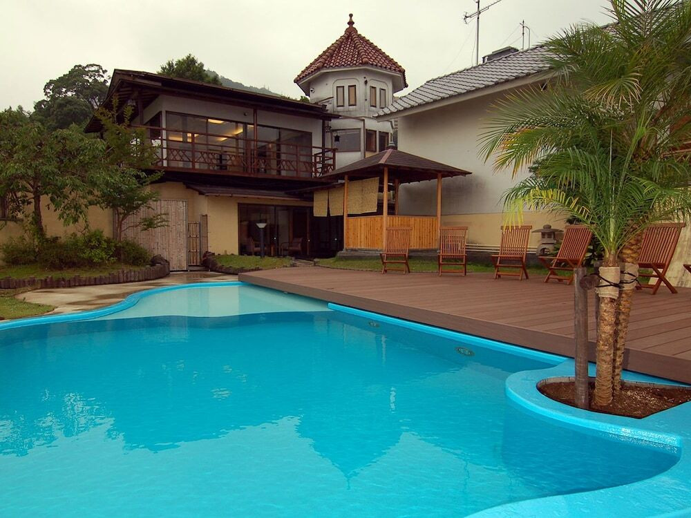 プール付き客室で贅沢に。高台で花火も楽しめる宿4042977