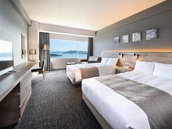 オーシャンビューの絶景ホテルで、家族仲良く非日常体験4004062