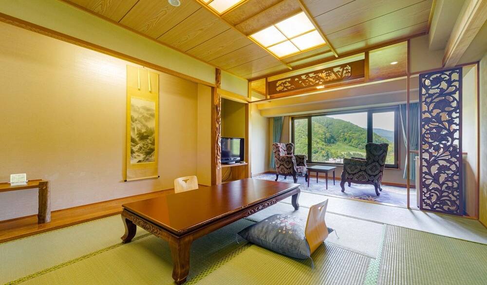 新館 和室10畳 / 3