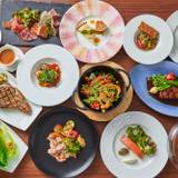 夜の街やホテル内で
美味しいディナーを / 3