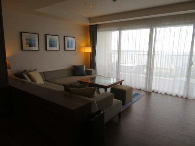 海に向かって部屋を