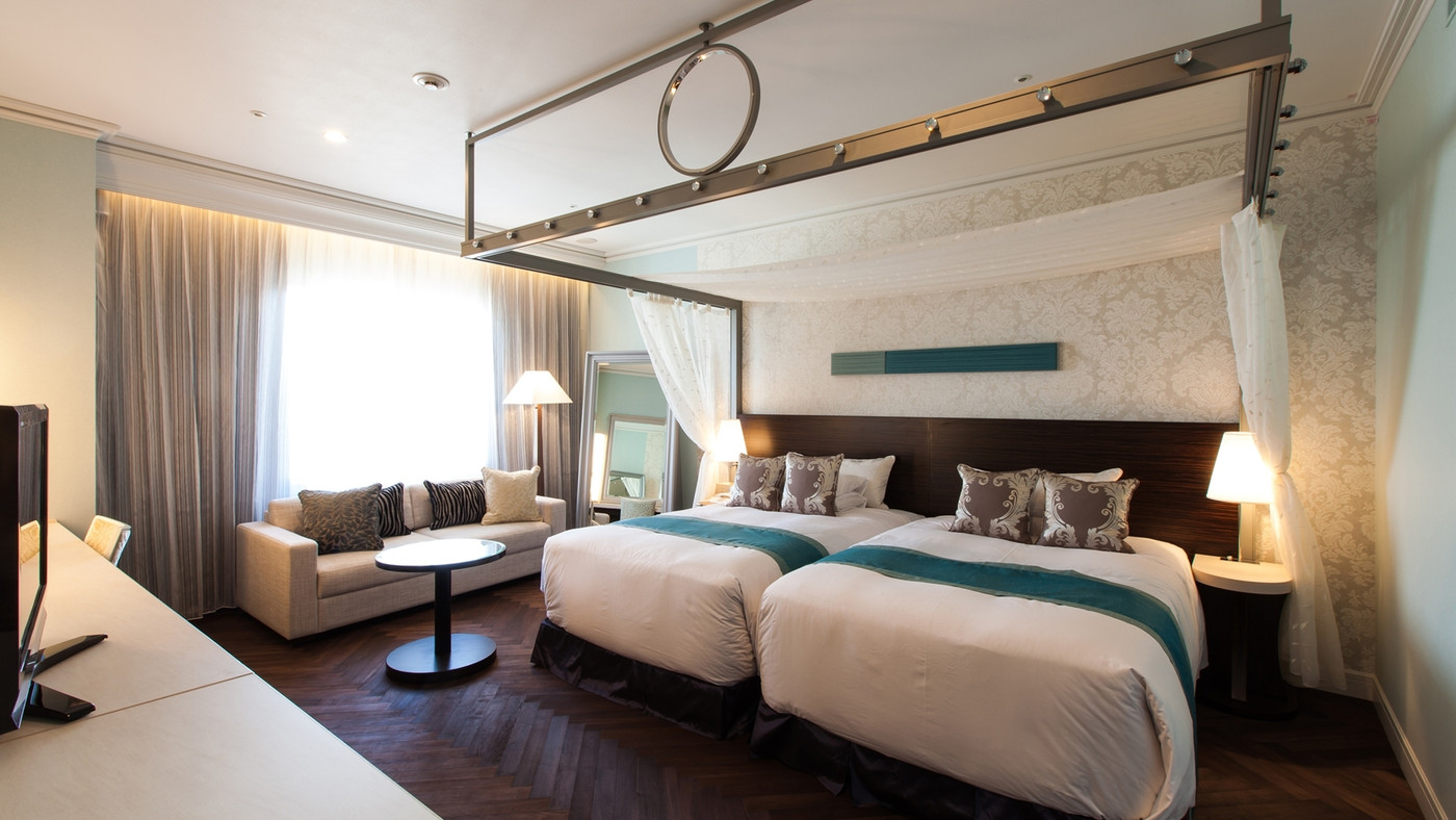 客室はヨーロピアン調！天蓋付きベッドでロマンチックなステイを♡4056546