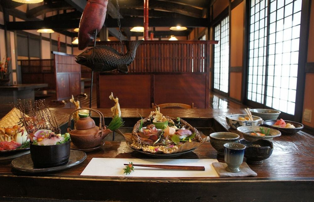 囲炉裏で食べると、会話が弾みます◎3390807