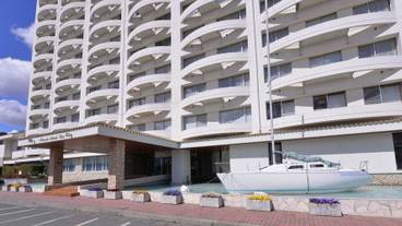 施設の入り口 / 9