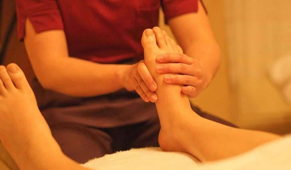 青い海を望む
サウナ付きスパへ / 3