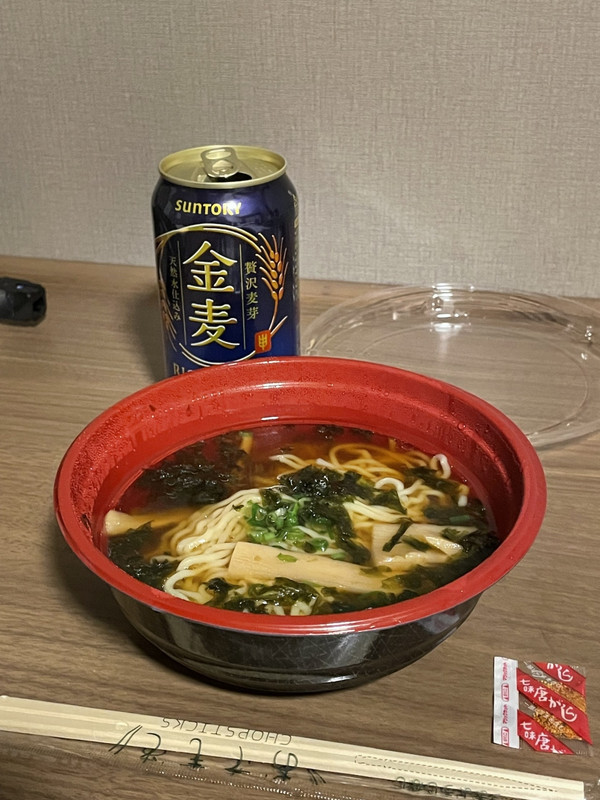 夜鳴きソバをテイクアウト。金麦とともにいただきました。